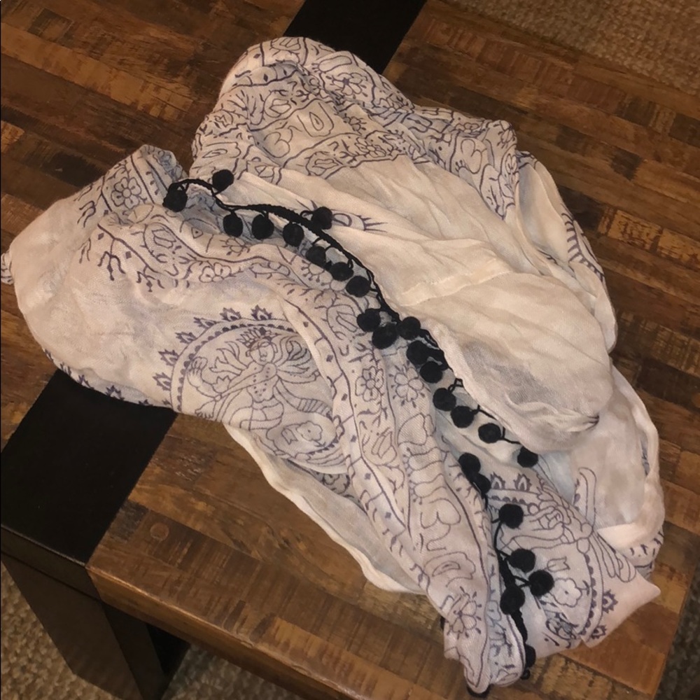 Patterned scarf